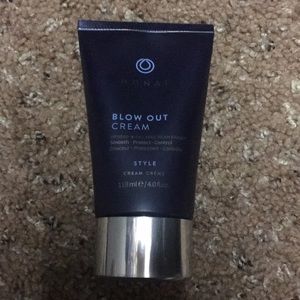 Monat blow out cream